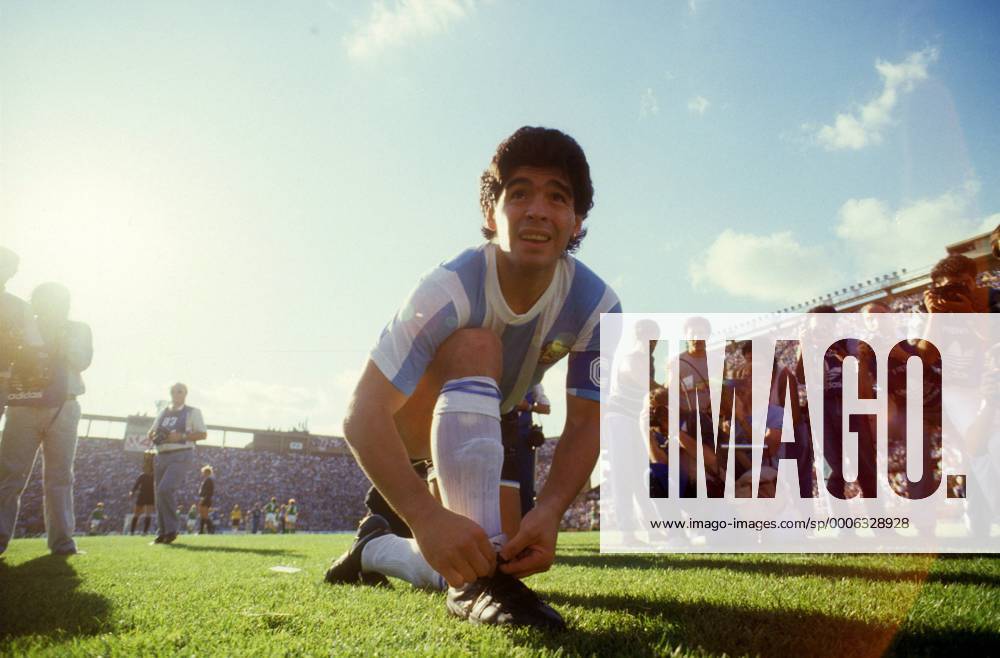 Medienwirksamer Auftritt von Diego Armando Maradona (Argentinien) Fußball Länderspiel Herren Freundschaftsspiel 1987, Nationalteam Einzelbild Buenos Aires Überlegenheit,
