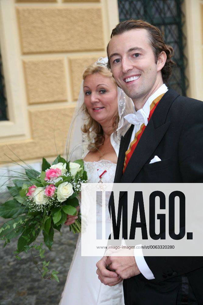 Schaumburg Lippe Hochzeit Wien, Schlosskapelle Schönbrunn, 20. 09. 2008 Hochzeit Waldemar Prinz zu SCHAUMBURG LIPPE mit Gertraud Antonia WAGNER SCHÖPPL - als Blumenmädl fungierte Boris Becker Tochter Anna die mit Mutter Angela ERMAKOWA kam