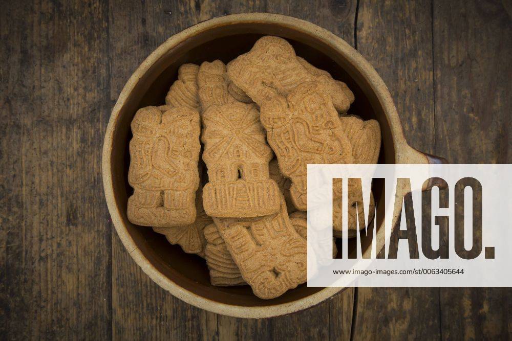 Bowl of almond biscuits on wood LVF002440