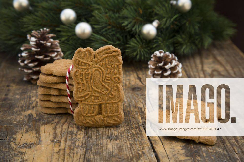 Almond biscuits, fir cones and decorated fir branch on wood LVF002443