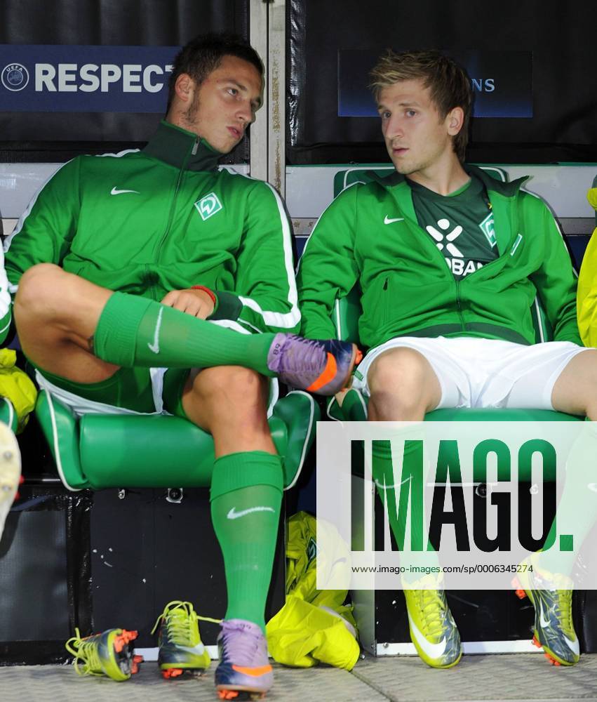 Bremen - UEFA Champions League Qualifikation 2010 2011 - SV Werder Bremen vs Sampdoria Genua 3:1 --- Marko ARNAUTOVIC (li) und Marko MARIN (re, beide Bremen) sitzen zu Beginn der Begegnung auf der Ersatzbank ---