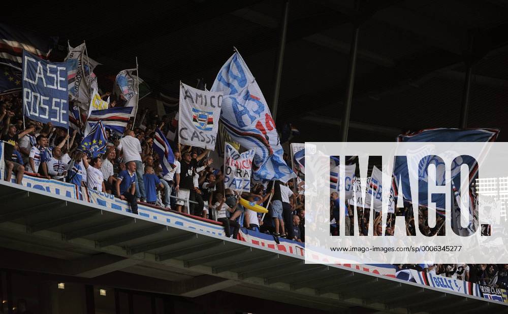 Bremen - UEFA Champions League Qualifikation 2010 2011 - Sampdoria Genua --- Sampdoria Fans --- o0 Zuschauer Totale Objekte Fahne Fanfahne