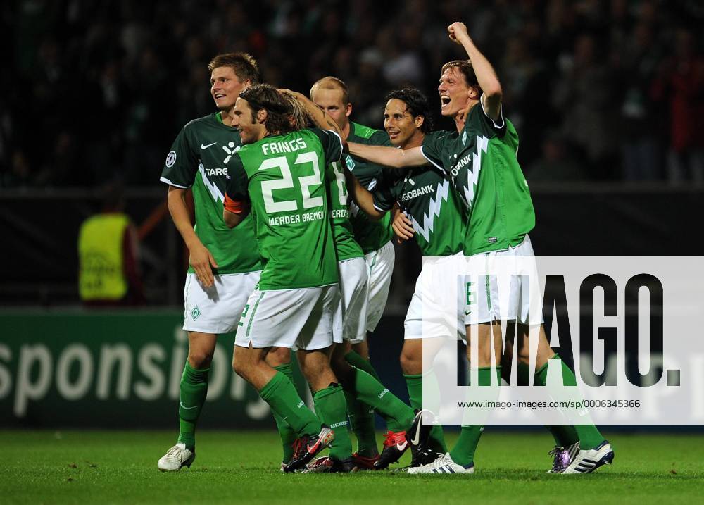 Bremen - UEFA Champions League Qualifikation 2010 2011 - SV Werder Bremen vs Sampdoria Genua 3:1 --- Torjubel nach dem 1:0: Sebastian PROEDL, Torsten FRINGS, Claudio PIZARRO und Tim BOROWSKI (v.l., alle Bremen) --- o0 Freude