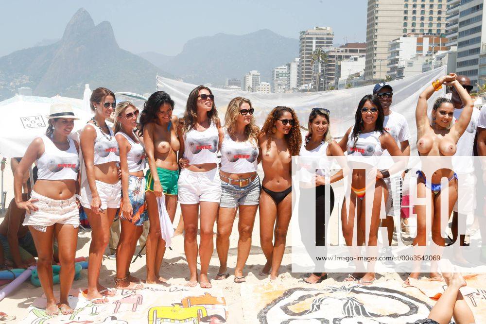 AKTUELLES ZEITGESCHEHEN Topless in Rio de Janeiro RIO DE JANEIRO, Brazil - 01 20 2015: TOPLESSACO IN IPANEMA RJ - Some activists did not take the top during lessaço&aço the pos post 9 on Ipanema Beach in Rio de Janeiro. It will be the second edition of the movement, which, at the end of 2013, led women to Rio edge to break the taboo regarding the ;crimizalization of the nude;. (P: Ro: Roberto Filho FotoArena). RobertoxFilho