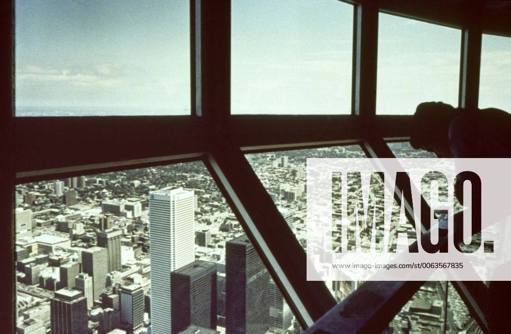 Blick von der Aussichtsplattform des CN Towers auf Toronto - Kanada 1981 Aufnahmedatum geschätzt snapshot-photography H.Seeliger