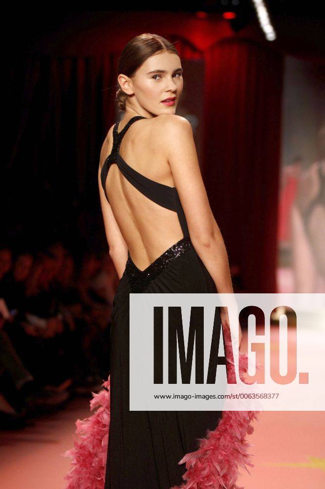 Stefanie Giesinger bei Shop The Runway Presented by Fashion ID im Rahmen der Mercedes-Benz Fashion Week Berlin Autumn Winter 2015. Berlin, 23.01.2015 Foto:xM.xGolejewskix xFuturexImage