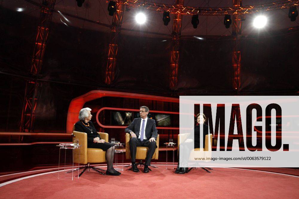 Margot Friedländer (Holocaust-Überlebende), Günther Jauch (Moderation) und Eva Erben (Holocaust-Überlebende) in der ARD-Talkshow GÜNTHER JAUCH am 25.01.2015 in Berlin Thema der Sendung: Mein Leben mit Auschwitz Ð Das Vermächtnis der letzten Überlebenden