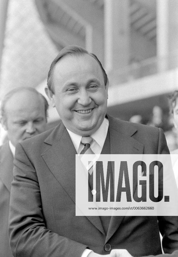 Fussball Weltmeisterschaft 1974 Finale Deutschland - Holland 07.07.1974 Bundesaußenminister Hans-Dietrich GENSCHER (FDP) lachend auf der Tribuehne. FOTO: WEREK Pressebildagentur MODELxRELEASExx Fussball WM 1974 Finale: Genscher