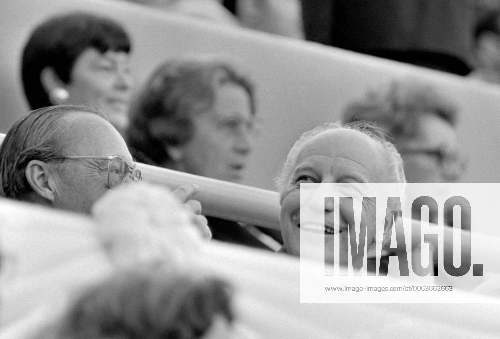 Fussball Weltmeisterschaft 1974 Finale Deutschland - Holland 07.07.1974 Bundespraesident Walter SCHEEL (FDP) lachend auf der Tribuehne. FOTO: WEREK Pressebildagentur MODELxRELEASExx Fussball WM 1974 Finale: Scheel
