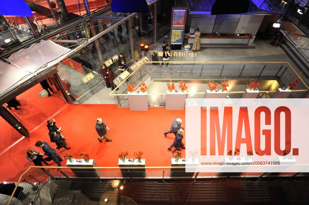 Ankunft der Gäste der Preisverleihung der 65. Internationalen Filmfestspiele Berlin 65. Internationale Filmfestspiele in Berlin IFB2015