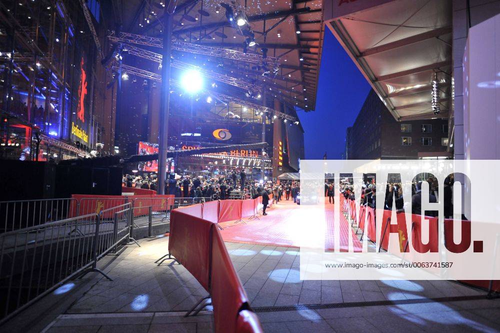 Ankunft der Gäste der Preisverleihung der 65. Internationalen Filmfestspiele Berlin 65. Internationale Filmfestspiele in Berlin IFB2015