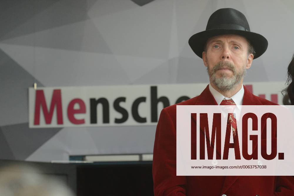 Berlin, 17.02.2015, Leichenschau - Körperwelten-Museum - Körperwelten -am Alex. Gunther von Hagens und Direktorin des Instituts für Plastination in. Heidelberg und Gunther von Hagens.