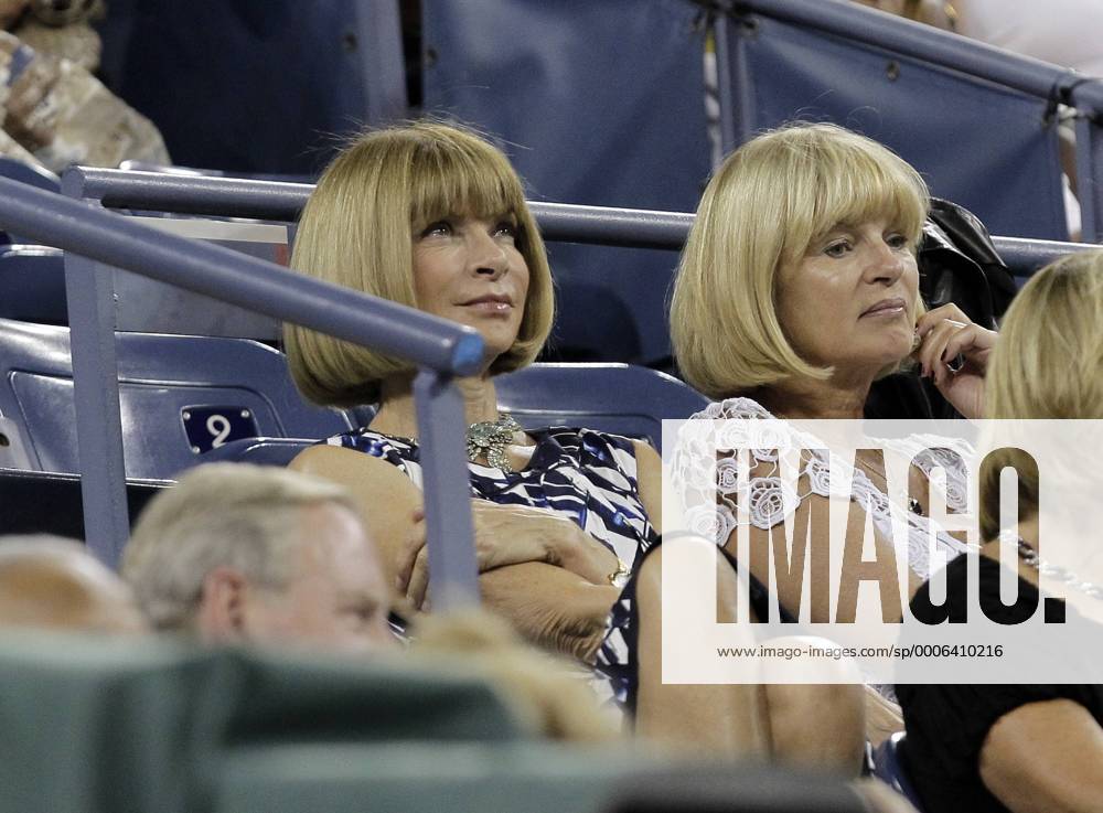 Anna Wintour (England, L), Chefredakteurin der Vogue auf der Tribüne NYP20100830116 o0 people Zuschauer