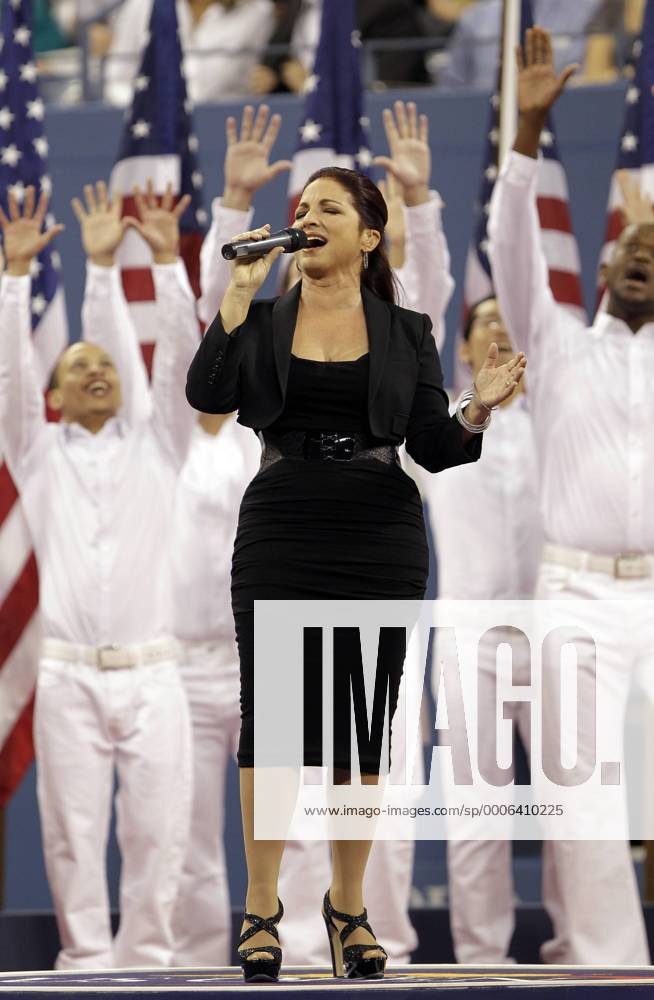 Gloria Estefan (USA) performs at opening night ceremonies at the U.S. Open Tennis Championships in Arthur Ashe Stadium in New York City on August 30, 2010. NYP20100830106 o0 People Sängerin