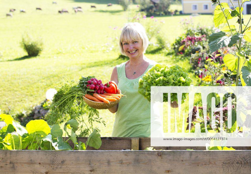 Austria, Mondsee, portrait of happy woman with her vegetable harvest model released Symbolfoto property released WWF003629