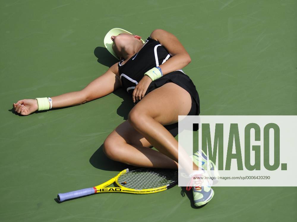 US OPEN TENNIS NEW YORK USA Flushing Meadow - Victoria Azarenka (Weisrussland) kollabierte im ersten Satz ihres 2.-Rundenmatches