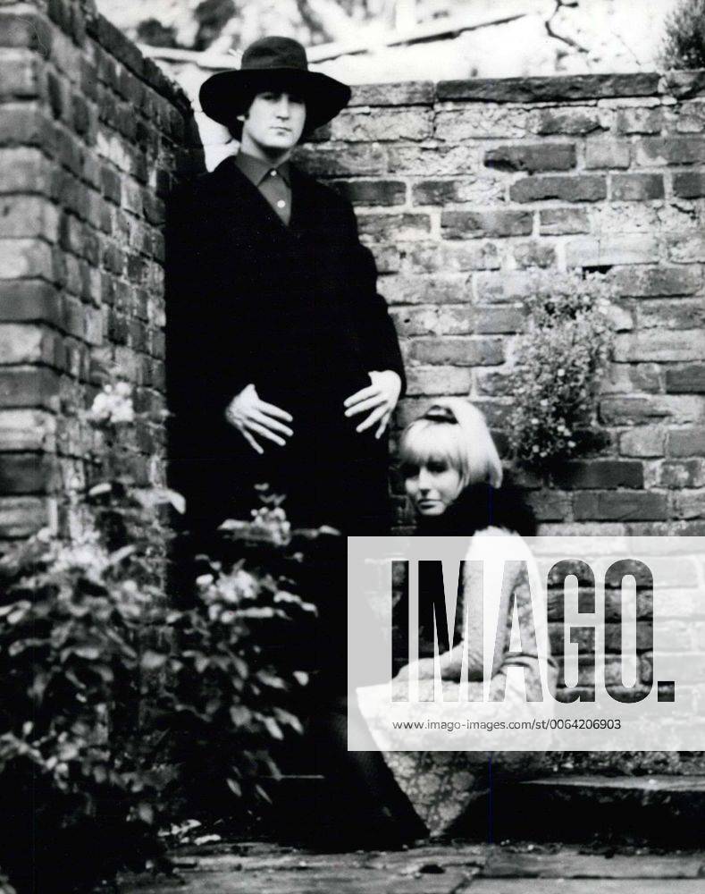 Spanish Signor and his wife are Beatle John Lennon and his wife Cynthia, disporting themselves in their beautiful secret garden. London United Kingdom - ZUMAk09_