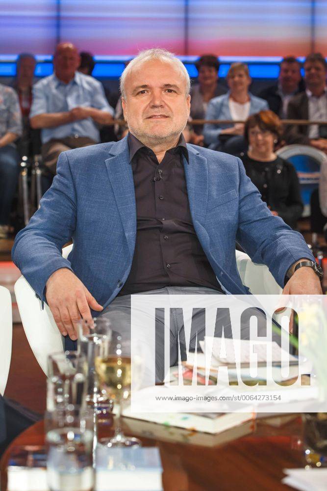 MDR - Riverboat. Prof. Dr. Jörg Junhold ( Direktor Zoo Leipzig ) anläßlich der MDR - Talkshow Riverboat am 10.04.2015 im Studio 3 der Mediacity Leipzig.