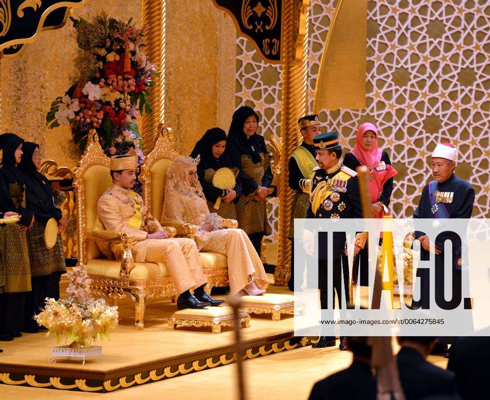 (150412)-- BANDAR SERI BEGAWAN, April 12, 2015 -- Brunei s Sultan Hassanal Bolkiah (2nd R front) attends the royal wedding ceremony of his son Prince Abdul Malik and Dayangku Raabi atul Adawiyyah Pengiran Haji Bolkiah in the Nurul Iman Palace in Bandar Seri Begawan, Brunei, April 12, 2015. )(azp) BRUNEI-ROYAL WEDDING-ABDUL MALIK ZHENGxJIE