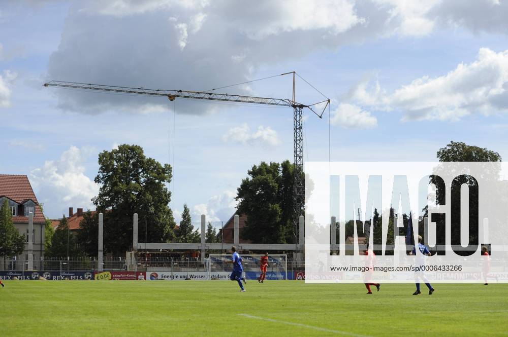 Baustelle der neuen Osttribüne im Karl-Liebknecht-Stadion des SV Babelsberg 03, Fußball, Testspiel, Saison 2010 2011, Potsdam, 03.09.2010,