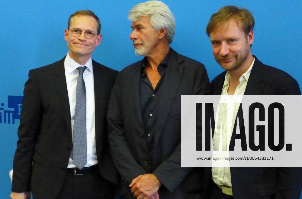 Präsentation des neuen Intendanten der Berliner Volksbühne, PK, 24.04.2015, OB Michael Müller, Intendant 2017 Chris Dercon, Kulturstaatssekretär Tim Renner