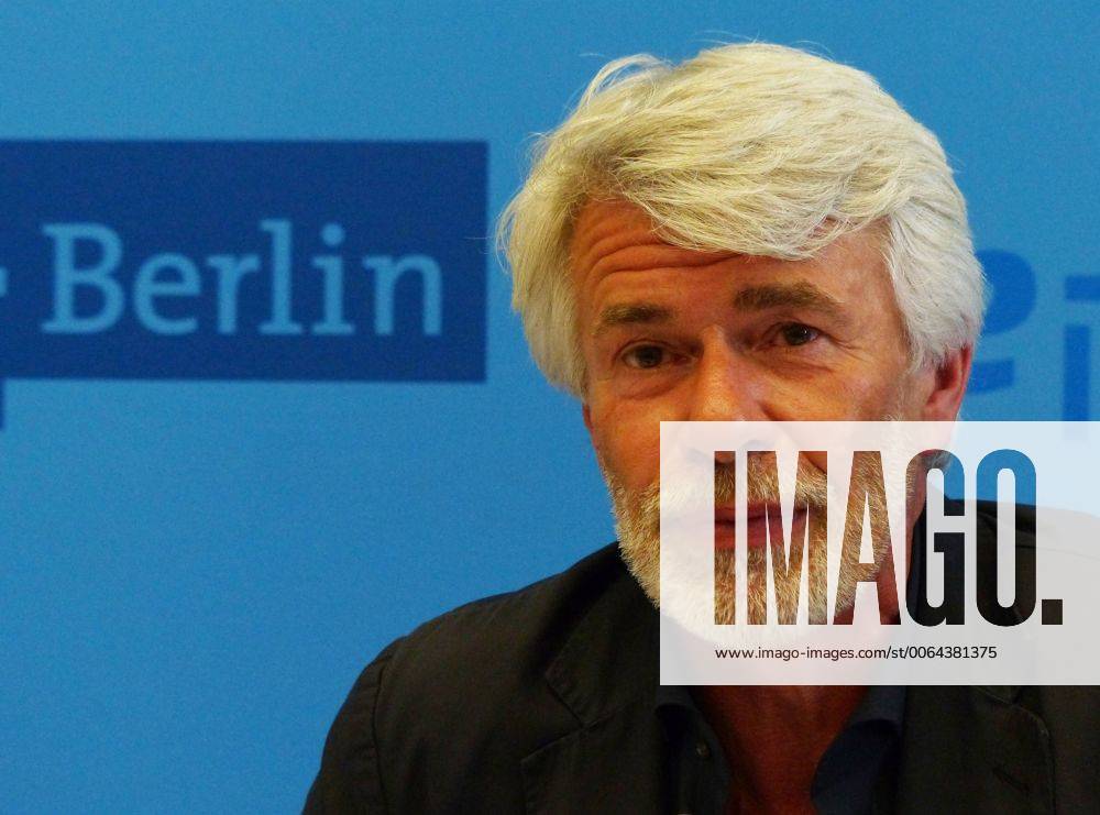 PK Vorstellung des neuen Intendanten der Berliner Volksbühne, Berlin 24.04.2015, Chris Dercon,