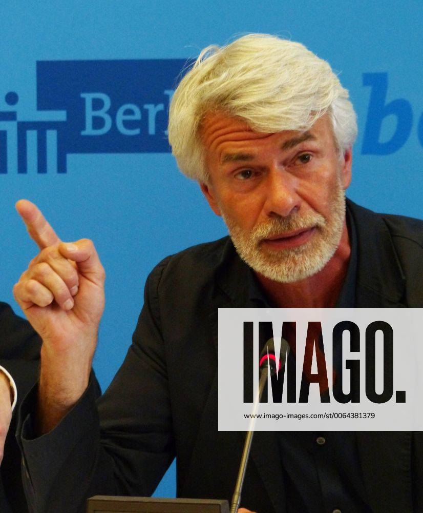 PK Vorstellung des neuen Intendanten der Berliner Volksbühne, Berlin 24.04.2015, Chris Dercon,