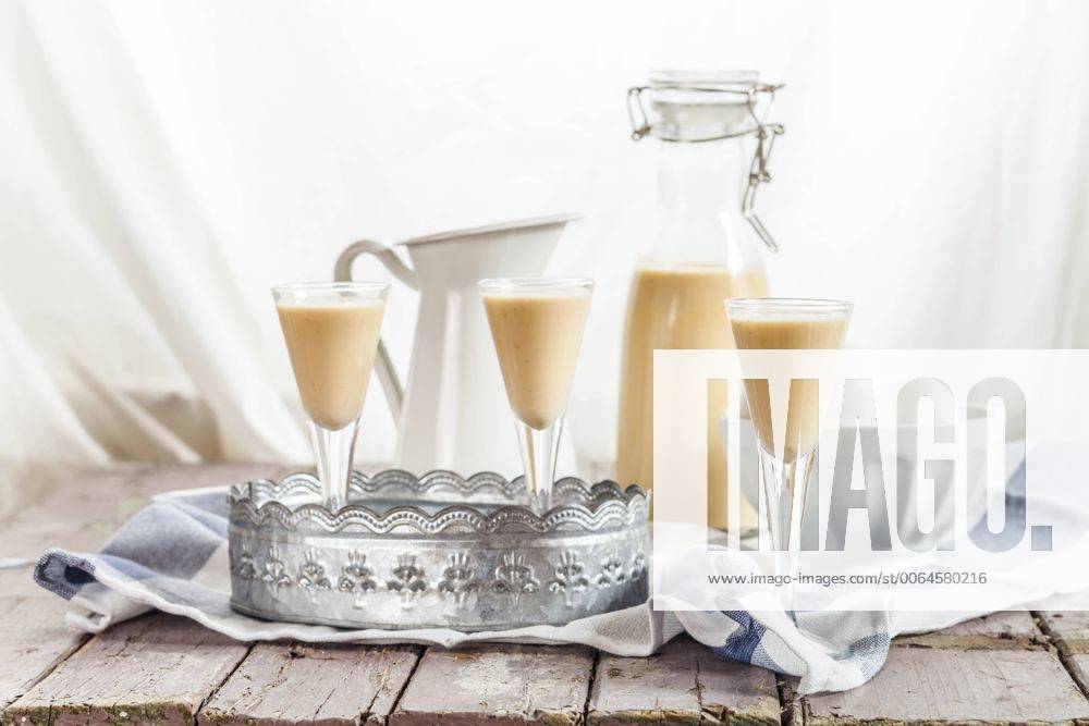 Homemade egg liqueur SBDF001767