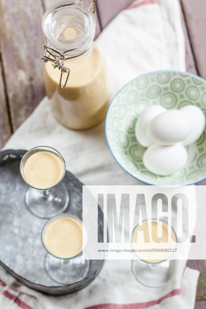 Homemade egg liqueur SBDF001768
