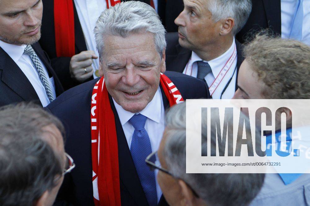 Stuttgart, Baden-Württemberg, Germany - The President of Germany, Joachim Gauck, walks through the crowd and talks to visitors of the 35th German Protestant Church Congress. The President of Germany, Joachim Gauck, took time out after the opening service of the 35th German Protestant Church Congress to tour some of the stalls at the Evening of Encounters. He also shook hands with the visitors he encounters on his tour. Stuttgart Germany - ZUMAp133