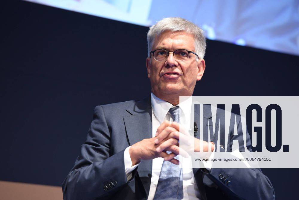 Dr. Thomas Bellut, Intendant, ZDF spricht am 09.06.2015 in Köln auf dem Medienforum NRW AngaCom. Im Mittelpunkt des Medienforums NRW und des Branchenkongress Anga Com steht die Zukunft der Branche unter dem Eindruck der Expansion von Internet-Videotheken.