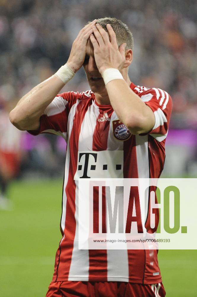 Bastian SCHWEINSTEIGER (Bayern). FC Bayern München - SV Werder Bremen. 1.Bundesliga, Saison 2010 2011, am 11.09.2010. o0 Enttäuschung