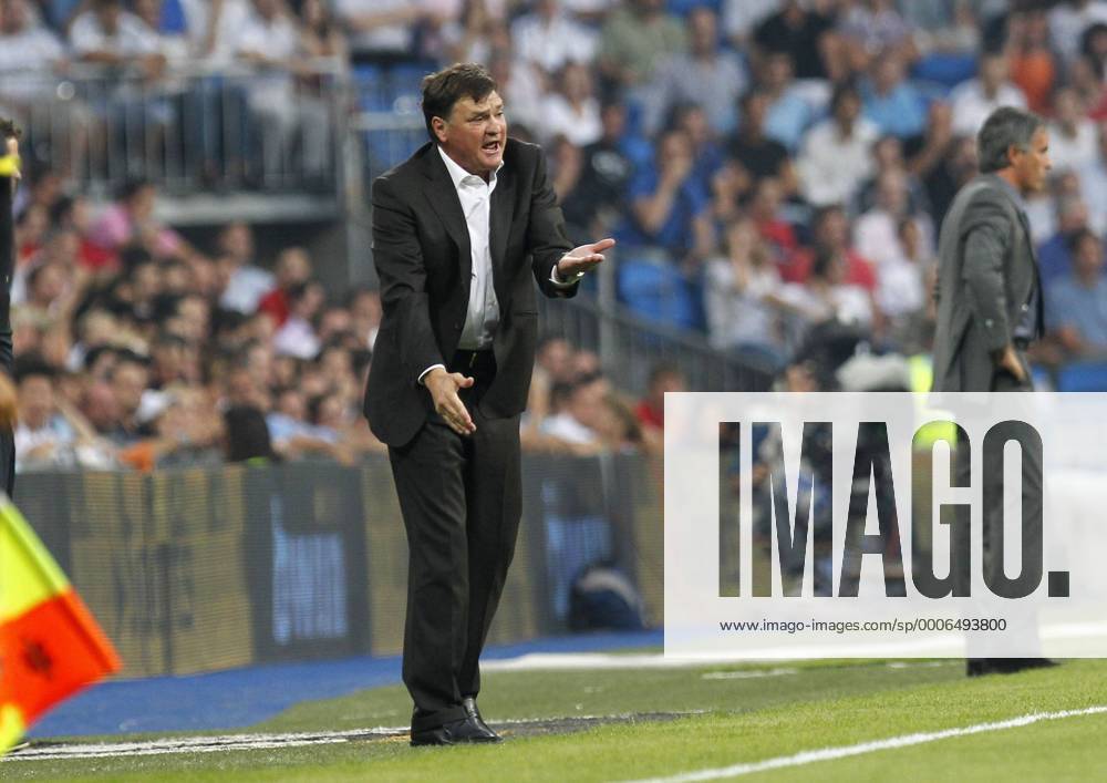 Madrid (11 09 10) - Real Madrid (weiß) vs CA Osasuna (rot) --- Jose Antonio Camacho (Trainer Osasuna) - (0000084037)