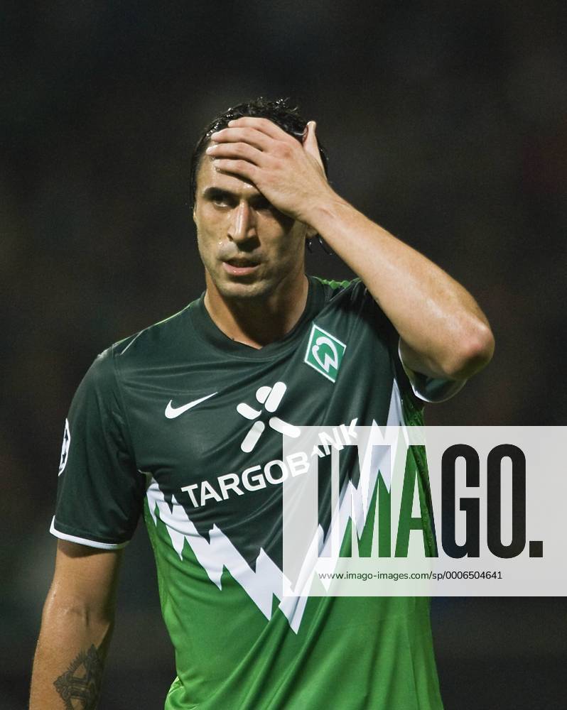 Hugo ALMEIDA, Bremen, enttaeuscht, Fussball Champions League, Vorrunde 1. Spieltag, Werder Bremen (GER) - Tottenham Hotspur (ENG), am 14.09.2010 in Bremen, Saison1011