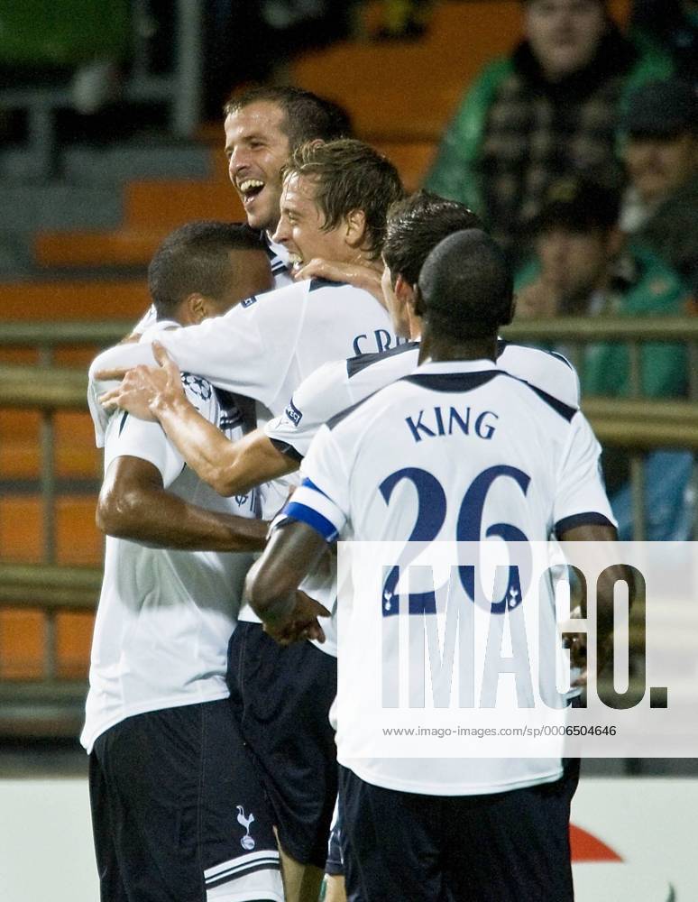 Jubel Tottenham, mit Peter CROUCH (mitte) und Rafael VAN DER VAART (Tottenham, hi) nach dem Tor zum 0:2, Fussball Champions League, Vorrunde 1. Spieltag, Werder Bremen (GER) - Tottenham Hotspur (ENG), am 14.09.2010 in Bremen, Saison1011