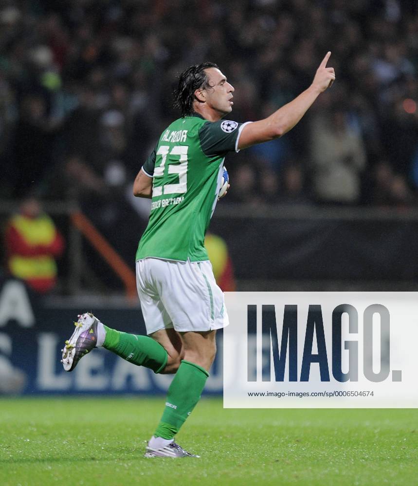 FUSSBALL CHAMPIONS LEAGUE SAISON 2010 2011 GRUPPE A SV Werder Bremen - Tottenham Hotspur 14.09.2010 JUBEL; Torschütze zu 1-2 Hugo Almeida (SV Werder Bremen) o0 Jubel, Freude