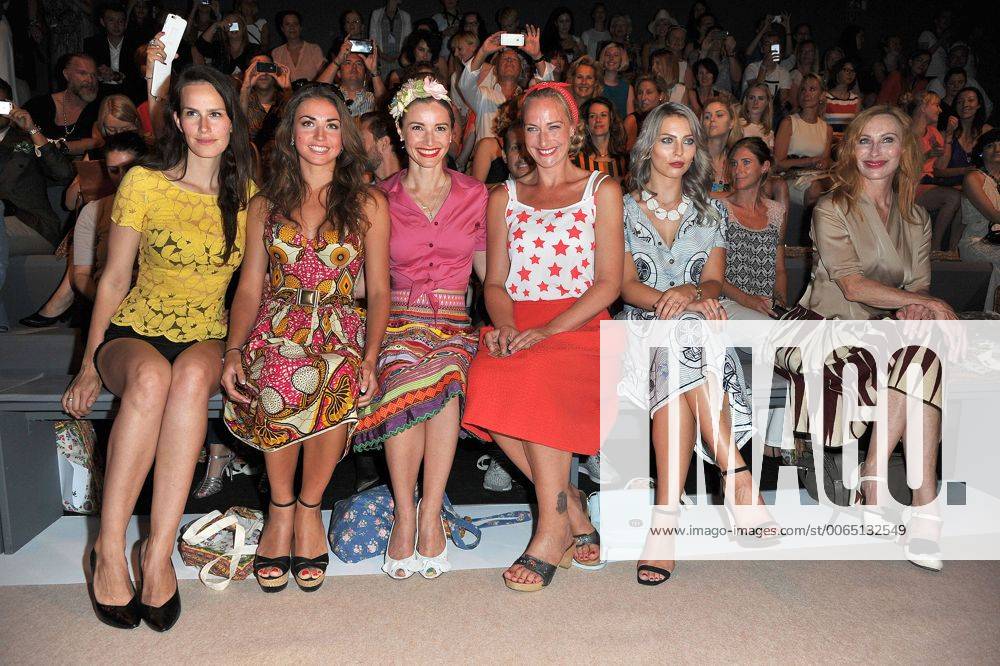 Saralisa Volm, Ekaterina Leonova, Wanda Badwal, Eva Mona Rodekirchen, Maria Astor und Andrea Sawatzki bei der Lena Hoschek Modenschau im Rahmen der Mercedes-Benz Fashion Week Herbst Winter 2015 16 am 7.07.2015 in Berlin MBFW Fashionweek in Berlin 2015- Lena Hoschek Fashion Show