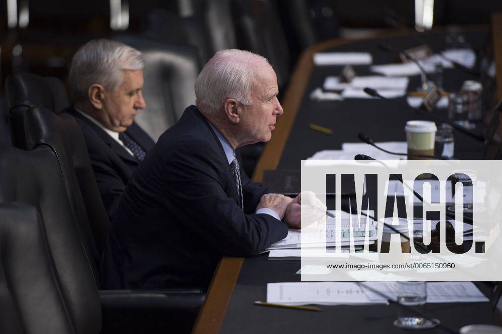 POLITIK Joseph Dunford Senatsanhörung Sen. John McCain, R-Ariz., and Sen. Jack Reed, D-R.I., question Marine Corps. Gen. Joseph Dunford Jr. during his Senate Armed Services Committee confirmation hearing to be the next Chairman of the Joint Chiefs of Staff, on Capitol Hill in Washington, D.C. on July 9, 2015. WAP20150709301 KEVINxDIETSCH