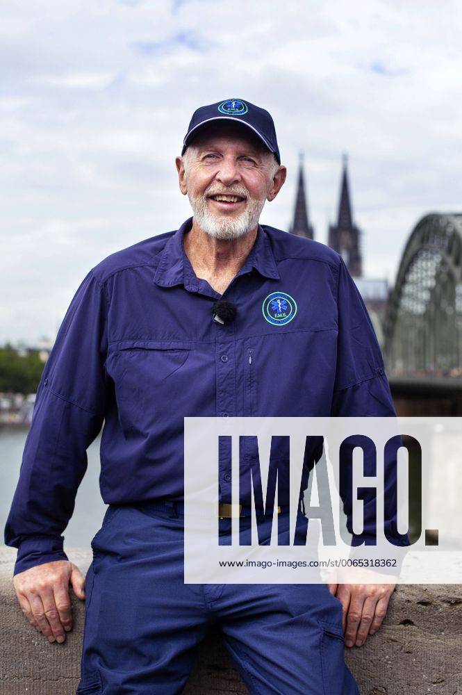 Robert Dr. Bob McCarron beim Photocall zur RTL-Show Ich bin ein Star - Lasst mich wieder rein! auf der Hohenzollernbrücke. Köln, 30.07.2015 Foto:xC.xFuturexImage