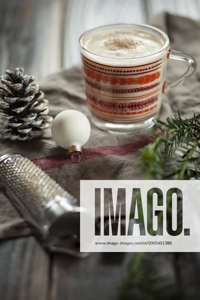Glass of eggnogg spiced with nutmeg SBDF002156