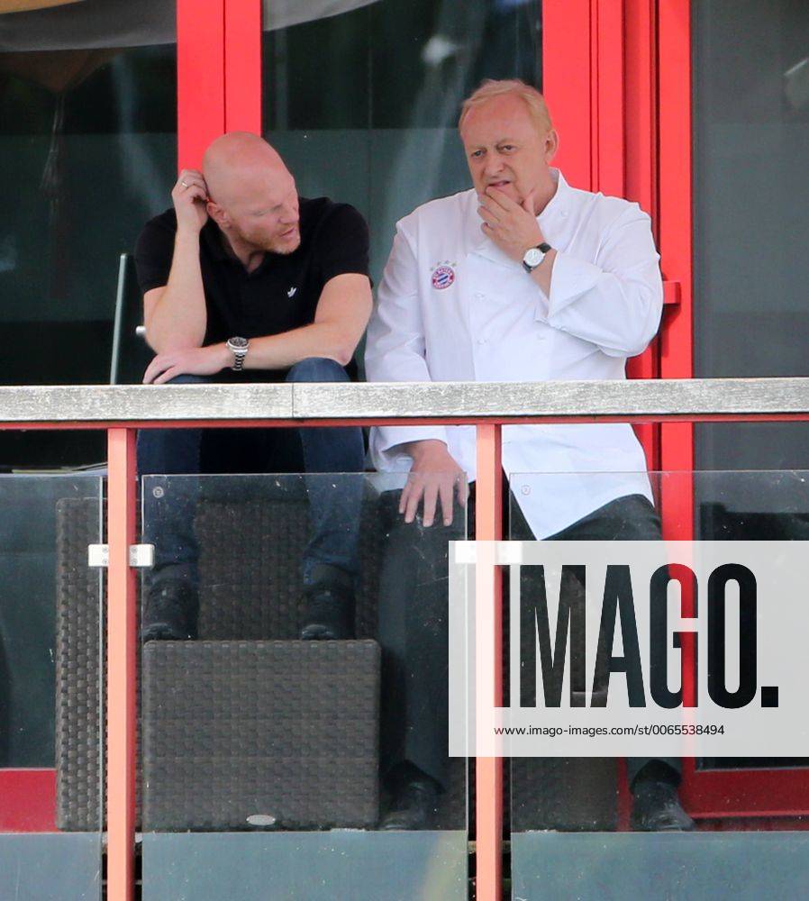 FC Bayern Training, Säbenerstrasse, MünchenFussball,Sport. 25.08.2015,FC Bayern Training, Säbener Strasse München, Fussball, Sport, im Bild: Sportdirektor Matthias Sammer (FCB) und Chef Koch Alfons Schuhbeck