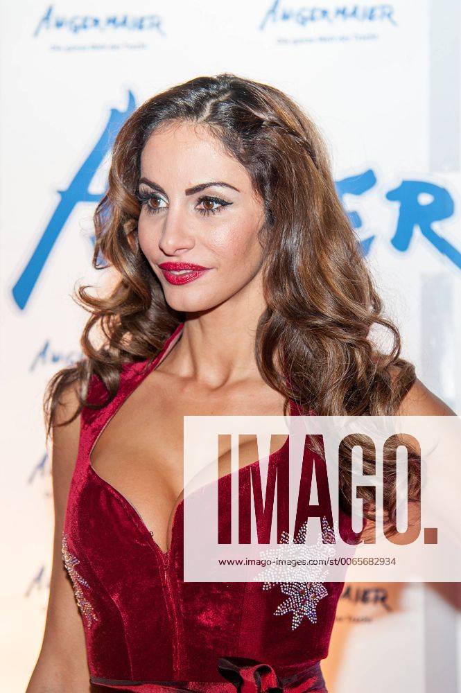 Janina Youseffian (Model, Promi Big Brother). Deutschland, Stuttgart: Event, Angermaier Trachten Nacht am 09.09.2015, H ugo s.