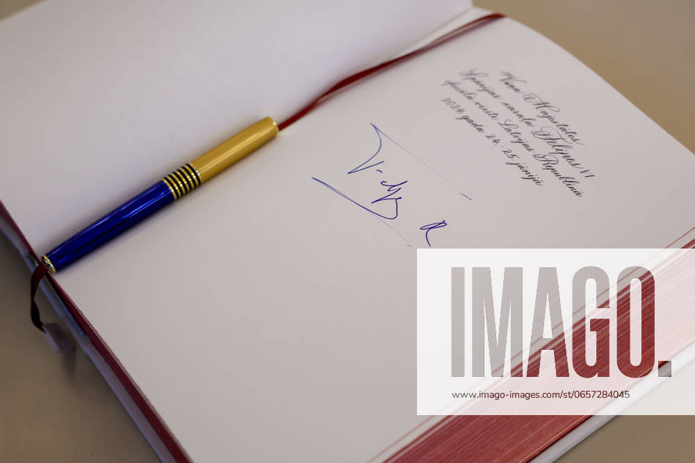 Close-up view of signature of Spain s King Felipe VI on the Visitor s Book during his meeting with Latvian President, Edgars Rinkevics, in Riga, Latvia, 25 June 2024. The Spanish monarch is on a visit to several Baltic countries. Spain s King Felipe VI visits Latvia !ACHTUNG: NUR REDAKTIONELLE NUTZUNG!