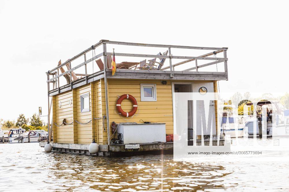 Legs of a couple on roof terrace on a house boat model released Symbolfoto property released FMKF001933
