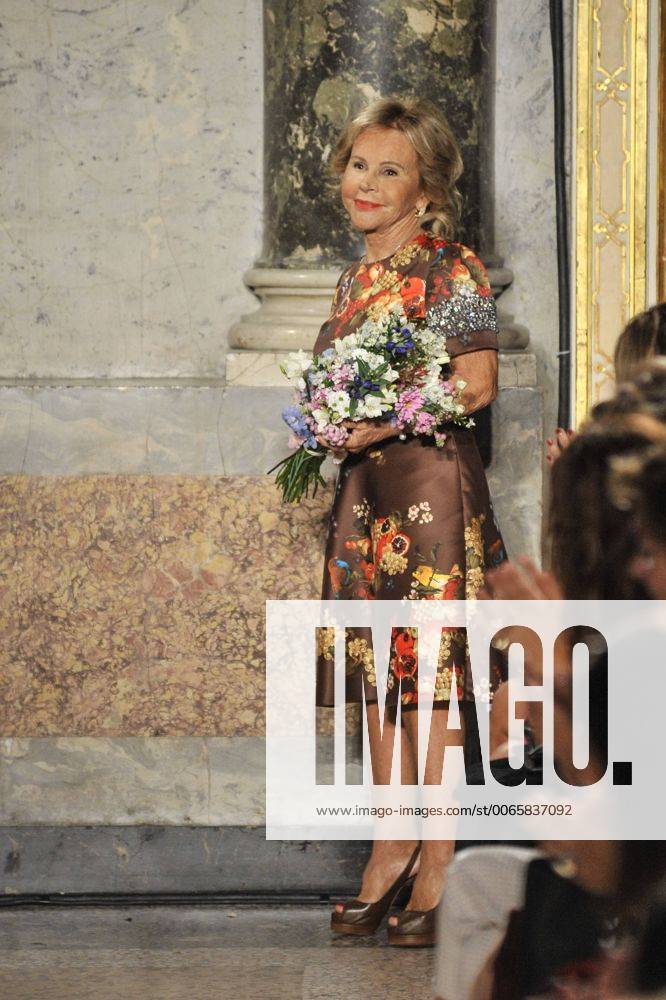 ENTERTAINMENT MODE Mailand Fashion Week - Blugirl Modenschau Milan Fashion Week, Women Spring Summer 2016. Milano, Moda Donna, Primavera Estate 2016. BLUGIRL catwalk Pictured: Anna Molinari RiccardoxGiordano Fotosicki