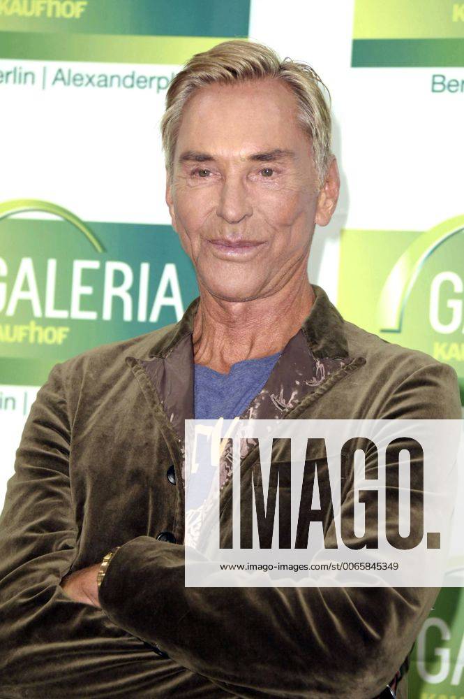 Wolfgang Joop bei einer Autogrammstunde in der Galeria Kaufhof. Berlin, 24.09.2015 Foto:xFredericx xFuturexImage