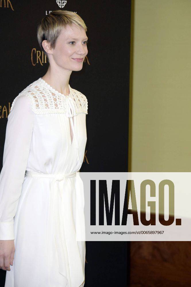 Mia Wasikowska bei Photocall zu Crimson Peak im Regent Hotel. Berlin, 30.09.2015 Foto:xFredericx xFuturexImage