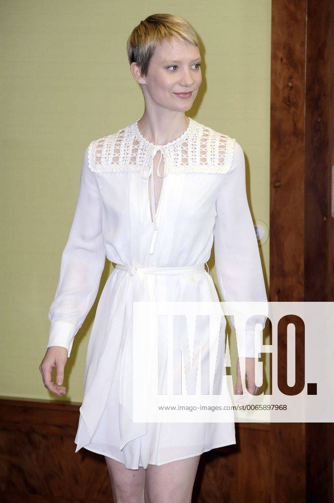 Mia Wasikowska bei Photocall zu Crimson Peak im Regent Hotel. Berlin, 30.09.2015 Foto:xFredericx xFuturexImage