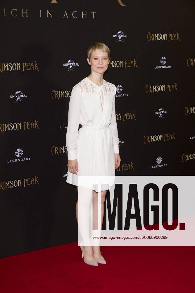 Mia Wasikowska - Photocall anlaesslich des Filmstarts von CRIMSON PEAK (Kinostart: 15.10.2015) in Berlin am 30.09.2015. Photocall Crimson Peak