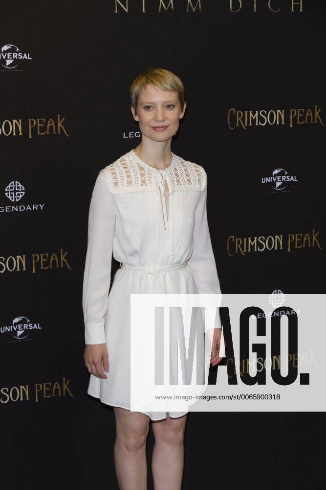 Mia Wasikowska - Photocall anlaesslich des Filmstarts von CRIMSON PEAK (Kinostart: 15.10.2015) in Berlin am 30.09.2015. Photocall Crimson Peak